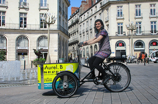 Découvrez la nantaise Aurel.B, une coiffeuse créative… à vélo !
