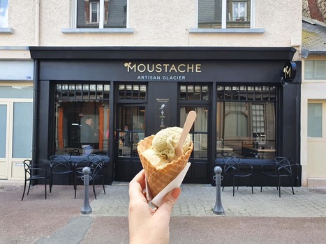 glace moustache