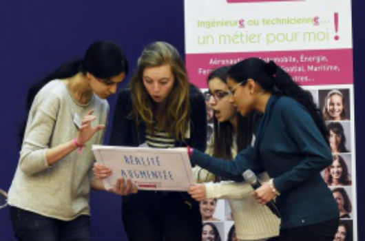 collaboration d'un groupe pendant le challenge innovatech 2016
