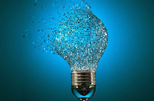ampoule éclairée symbole de l'innovation
