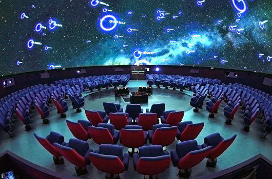 interieur du planetarium de bretagne